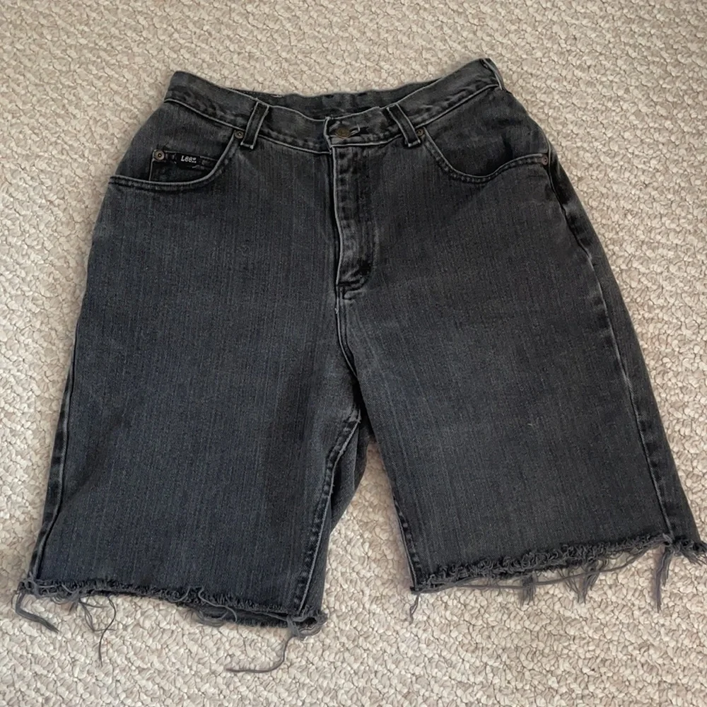 Vintage Lee black cutoff knee length denim jean shorts 25